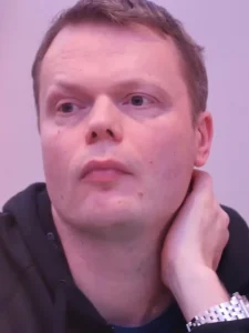 Juha Helppi pokeriturnauksessa vuonna 2017